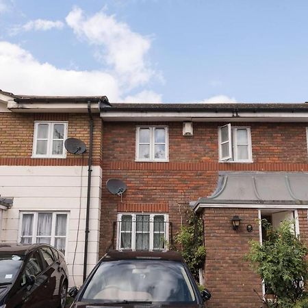 Modern & Spacious - Walk To London Excel- Parking Luaran gambar