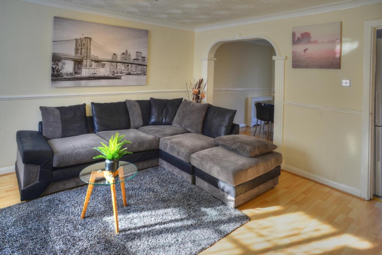 Modern & Spacious - Walk To London Excel- Parking Luaran gambar