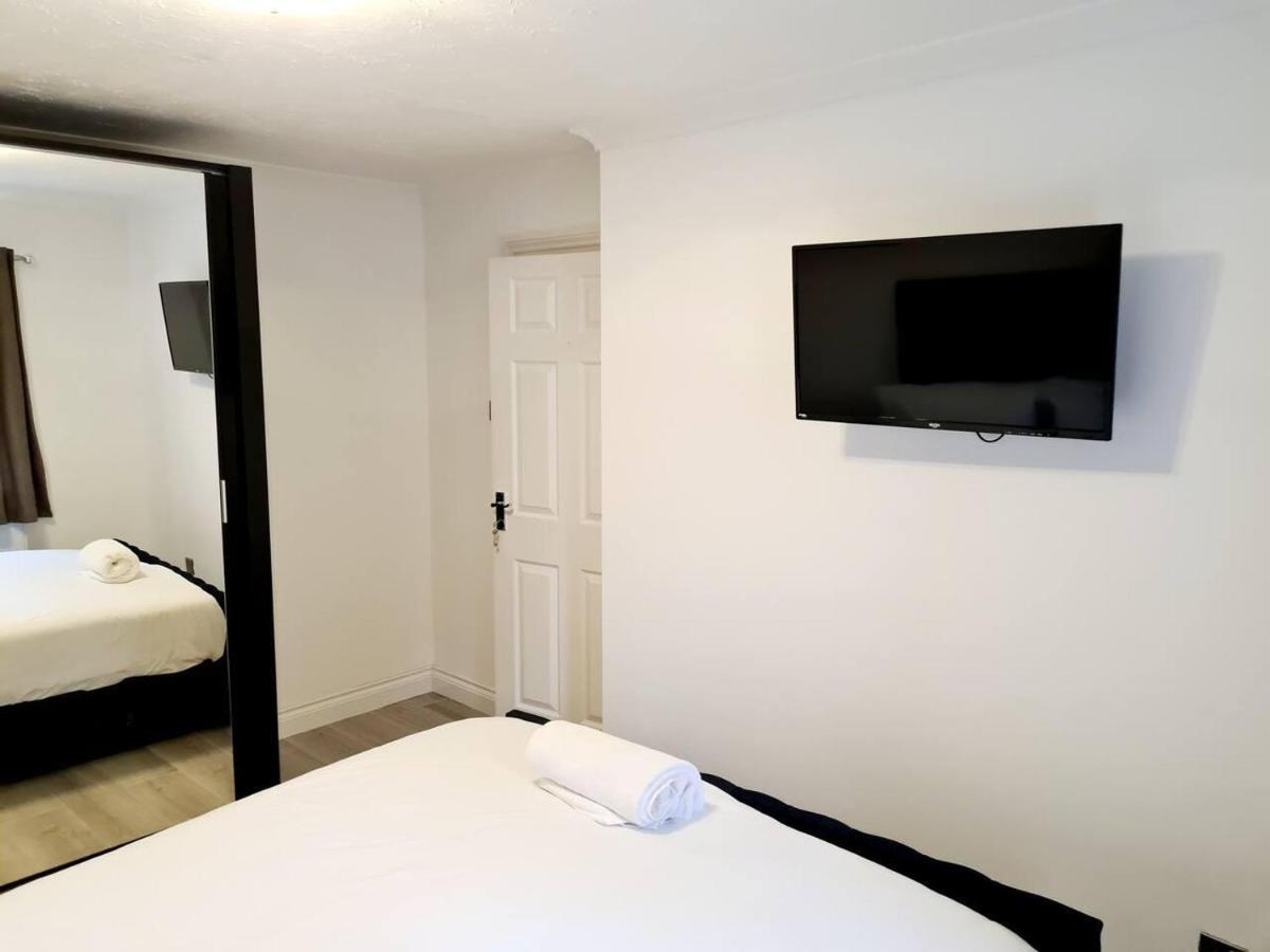 Modern & Spacious - Walk To London Excel- Parking Luaran gambar