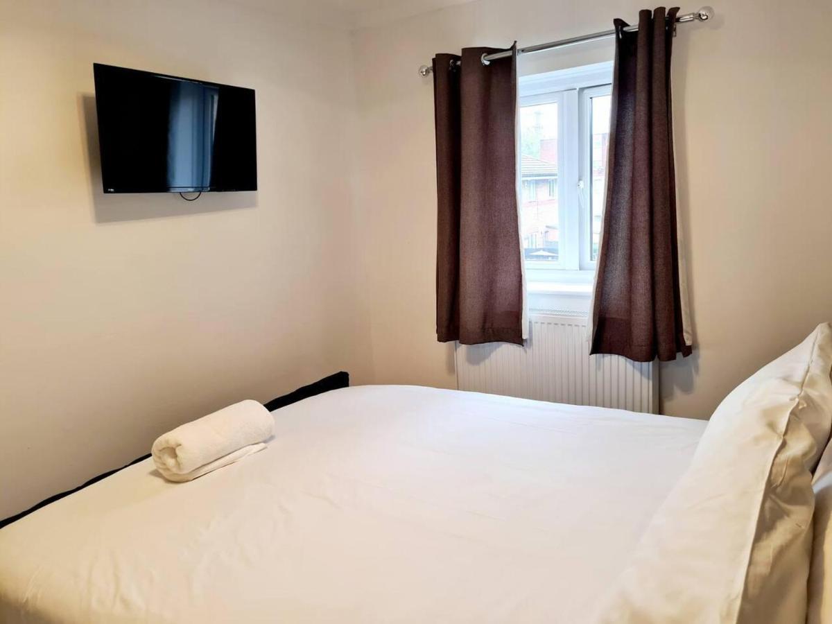 Modern & Spacious - Walk To London Excel- Parking Luaran gambar